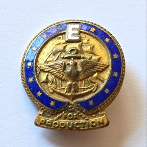 Vintage WWII E Award Production enamel button pin Army Navy